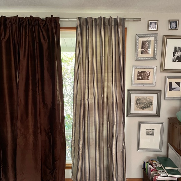 12 Double lined silk drapes - Picture 2 of 5